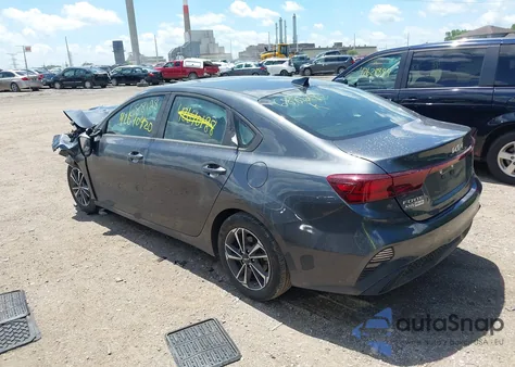 2023 Kia Forte Lxs z USA, uszkodzony, nr VIN 3KPF24AD2PE688128